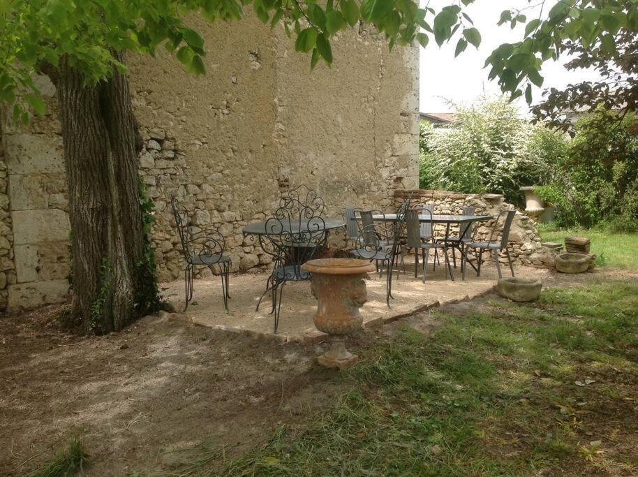 Ancien Presbytere Au Coeur Du Village Mauvezin  エクステリア 写真